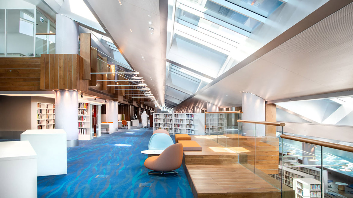 Spacious, light large floor with comfortable seats in The Mohammed Bin Rashid Library