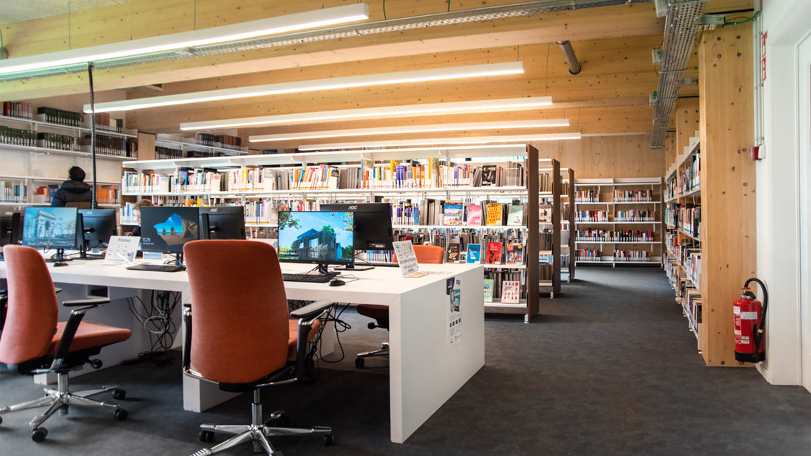 Computer study area inside Sint Pieters Leeuw library