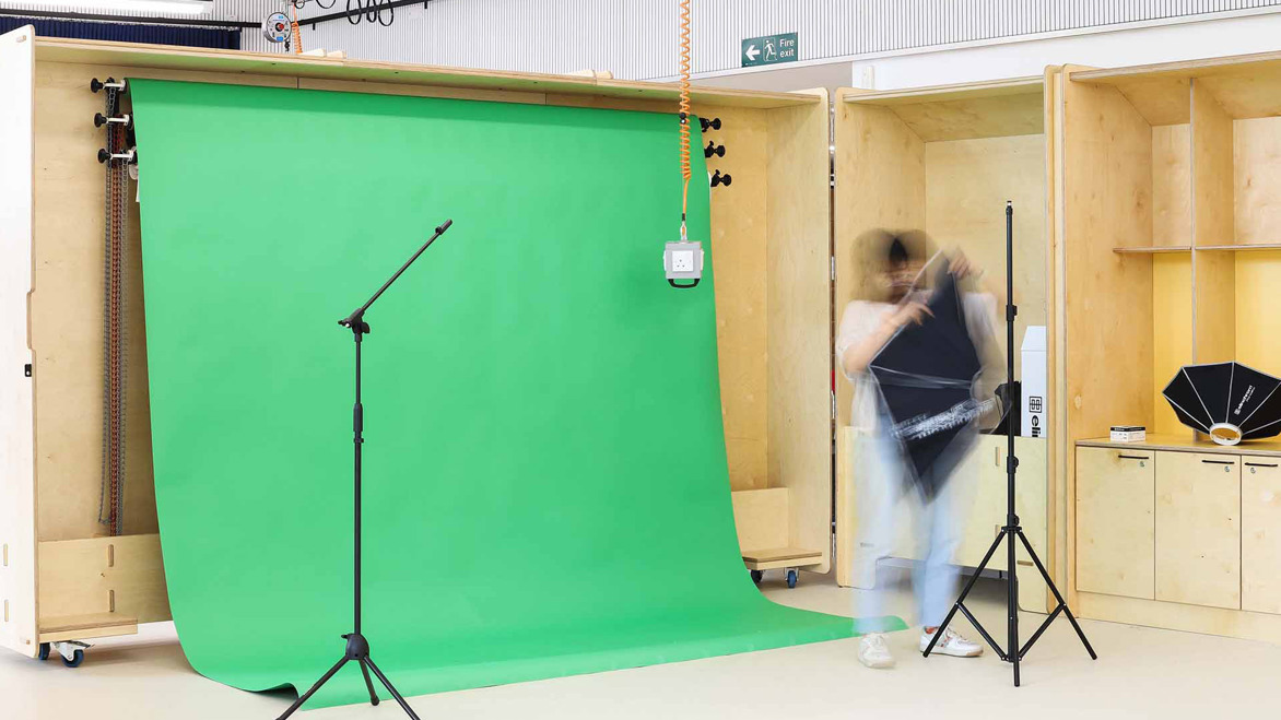 Easyspace, Cambridgeshire interactive learning room with green background projection screen